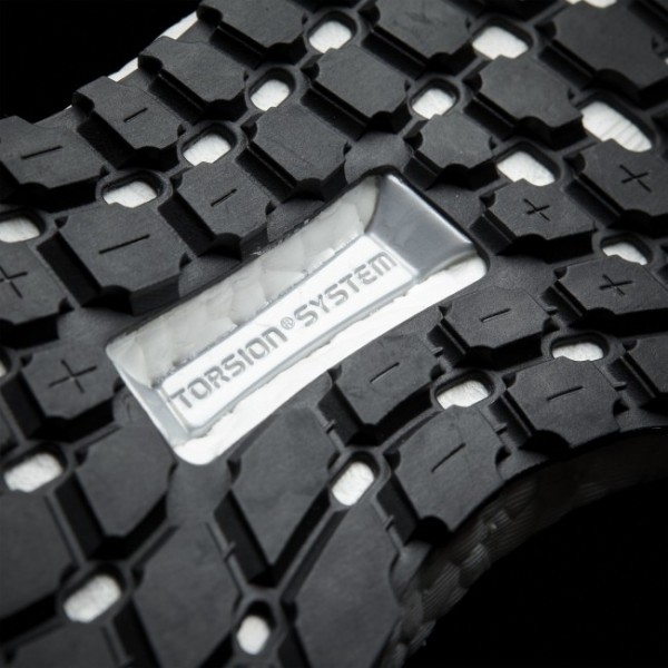 Chaussure Supernova Gore-Tex Femmes Running Couleur Core Black/Sun Glow (BB3671)